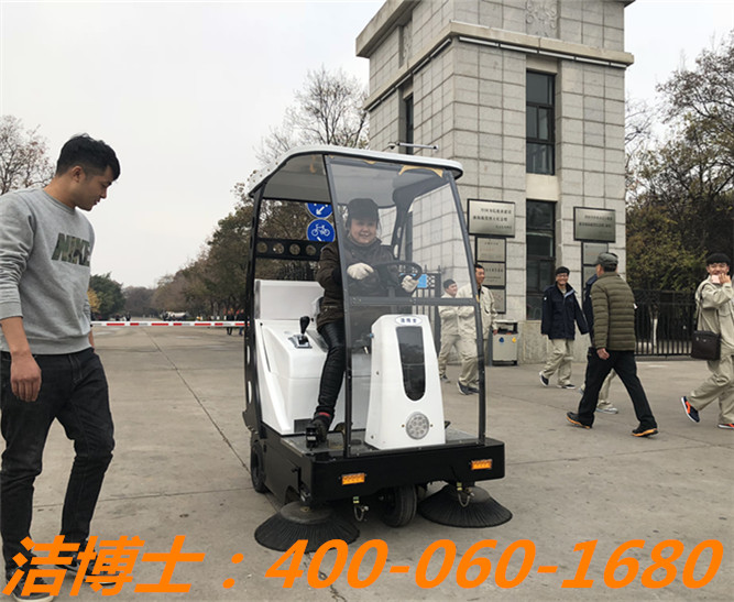 潔博士電動(dòng)掃地車(chē)客戶(hù)案例——淮海戰(zhàn)役烈士紀(jì)念塔管理局 潔博士電動(dòng)掃地車(chē)客戶(hù)案例——淮海戰(zhàn)役烈士紀(jì)念塔管理局