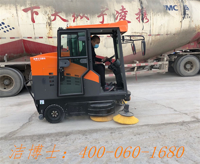 潔博士電動(dòng)清掃車(chē)用戶(hù)現(xiàn)場(chǎng)——蘭州潤(rùn)洲混凝土有限公司